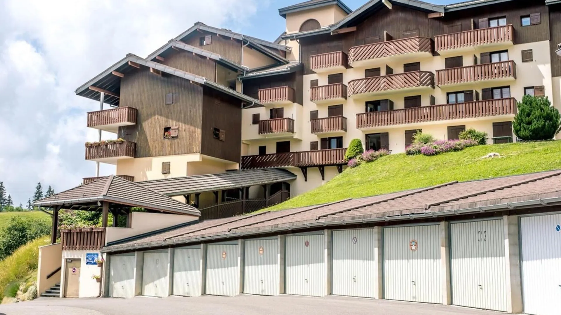 Holiday home Slow Chalet Mtblanc Soleil Ski-Inout Nice View Balcony Elevator Parking Manigod