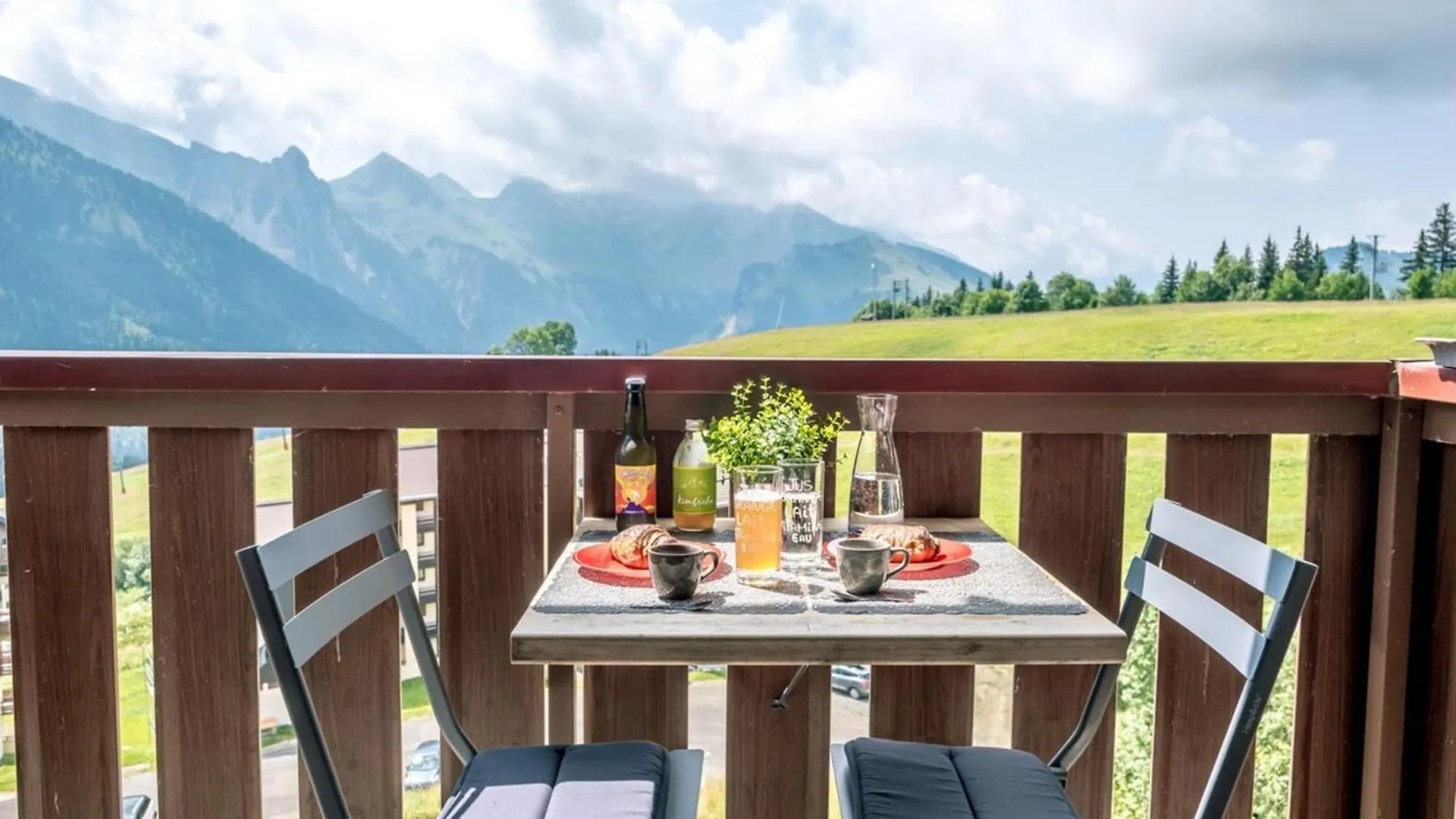 Holiday home Slow Chalet Mtblanc Soleil Ski-Inout Nice View Balcony Elevator Parking Manigod